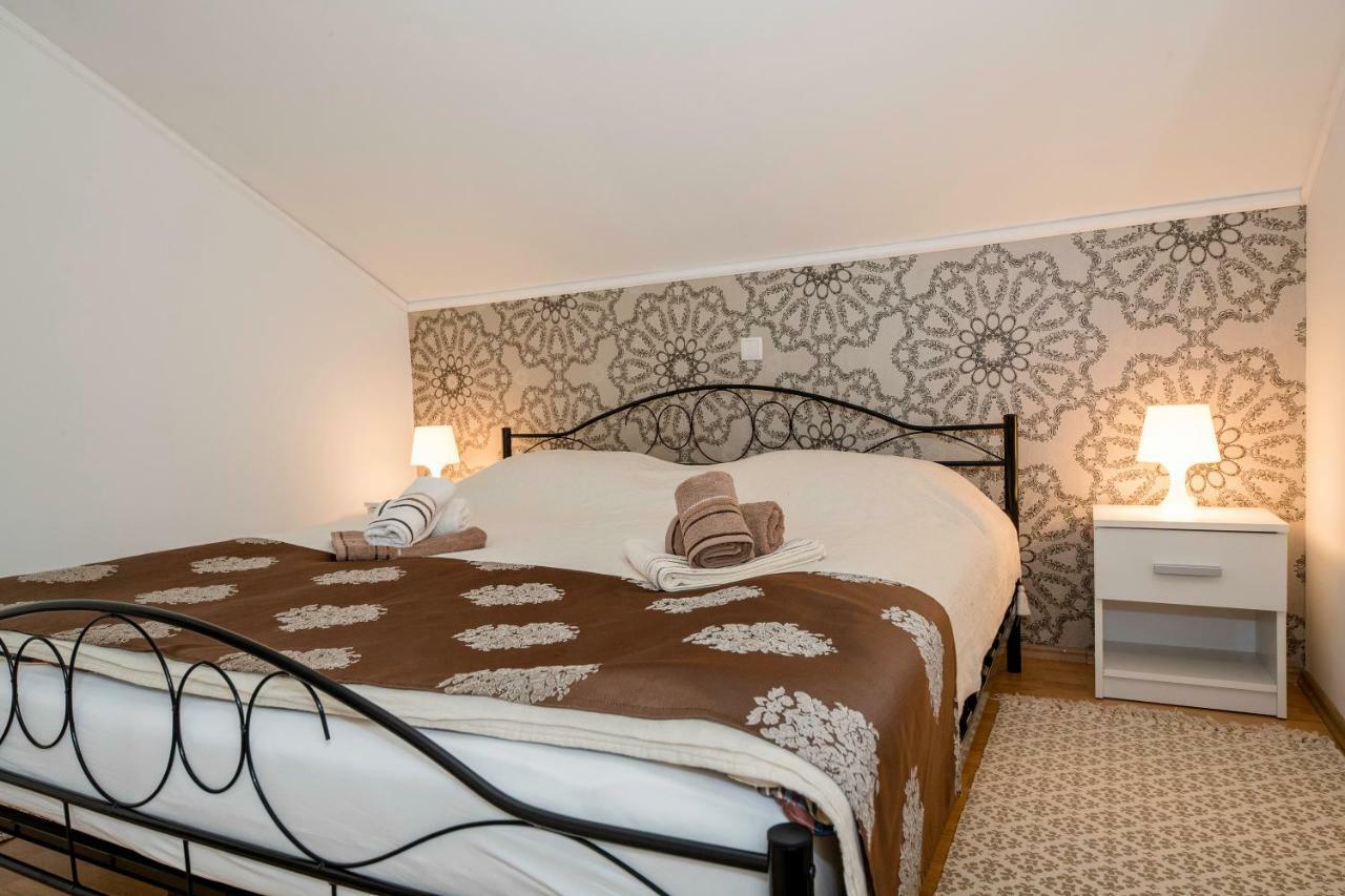 Apartmani Godinić Palit Zewnętrze zdjęcie