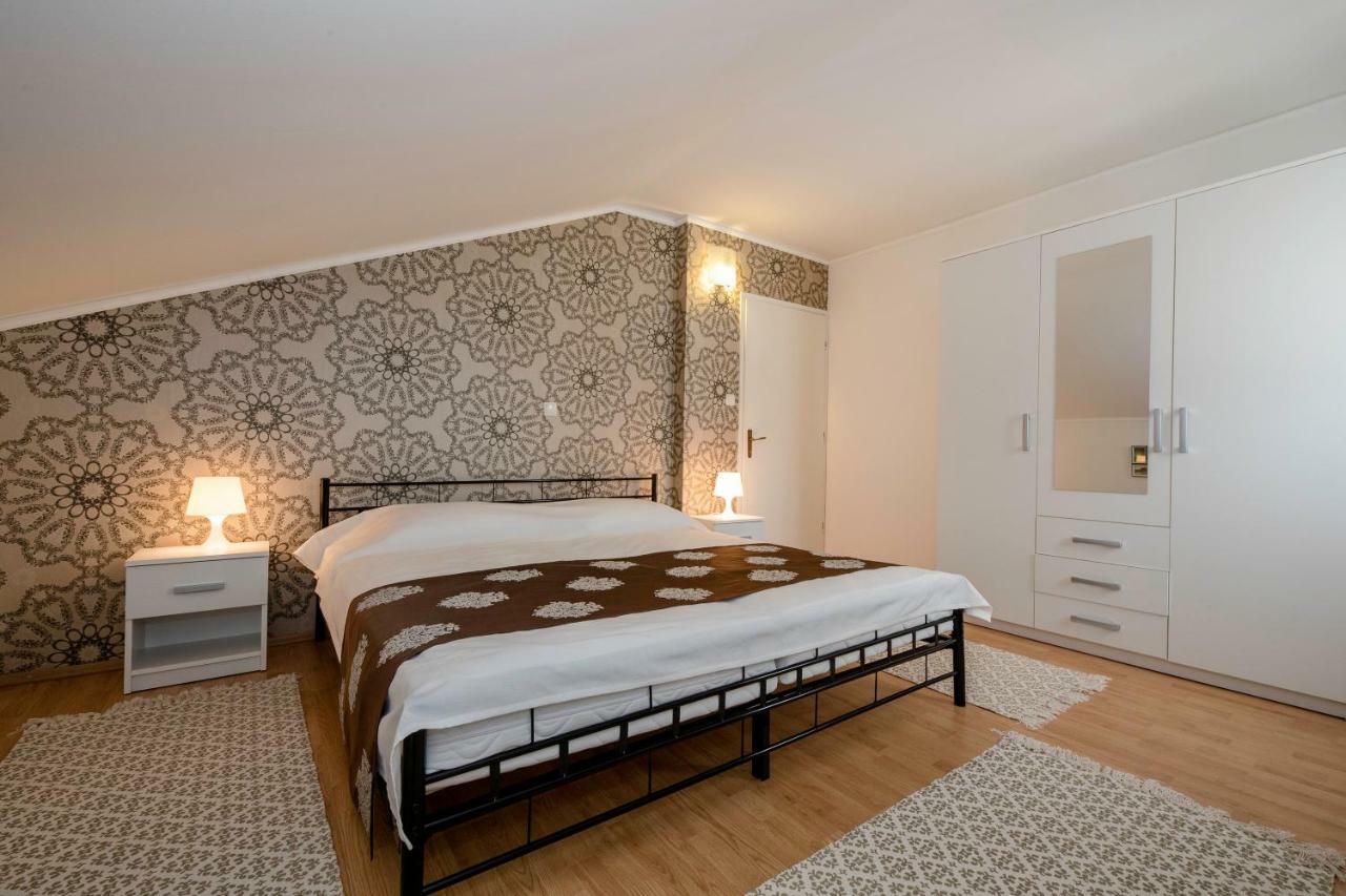 Apartmani Godinić Palit Zewnętrze zdjęcie