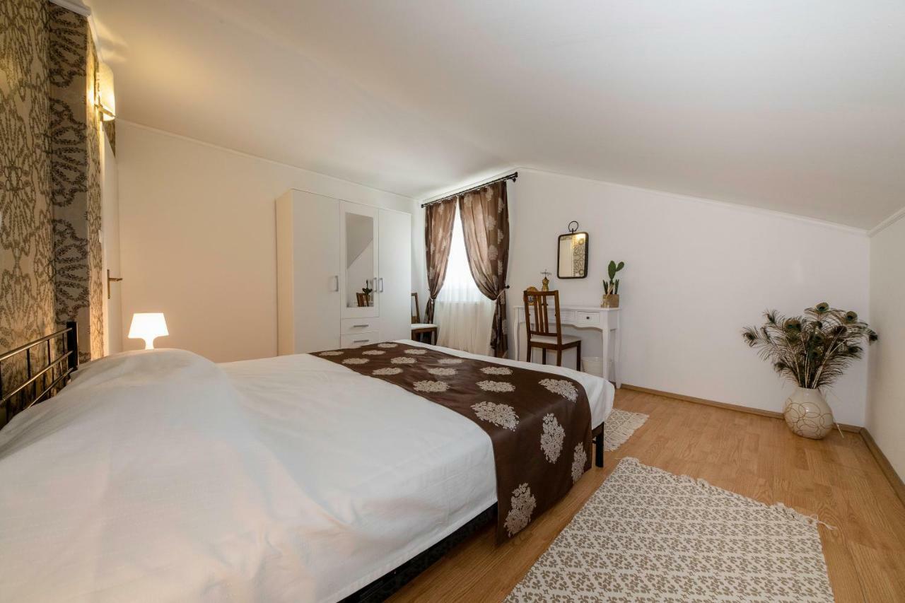 Apartmani Godinić Palit Zewnętrze zdjęcie