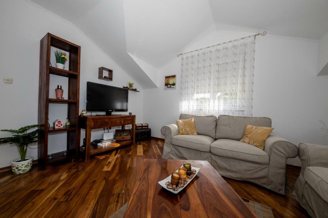 Apartmani Godinić Palit Zewnętrze zdjęcie